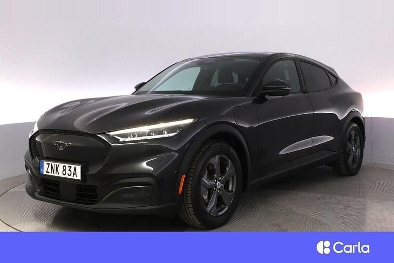 Grå Begagnad 2022 Ford Mustang Mach-E SUV | 369 900 kr (Superpris) - Bild 1/3