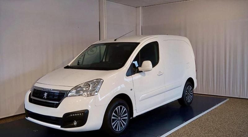 Vit Begagnad 2018 Peugeot Partner Minibuss | 99 500 kr (Bra pris) - Bild 1/4