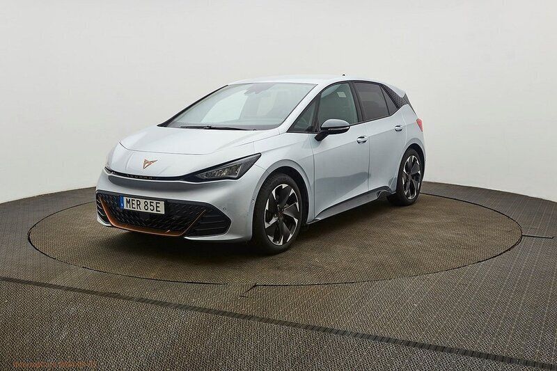 Silver Begagnad 2023 Cupra Born e-Boost Halvkombi | 309 000 kr (Marknadspris) - Bild 1/4