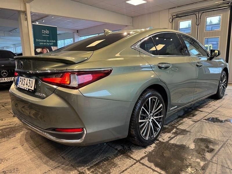 Begagnad Lexus ES300H Limited Edition 218 HK (160 kW) 2021 Grön Sedan