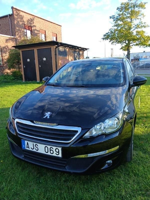 Svart Begagnad 2013 Peugeot 308 Active Halvkombi | 79 000 kr (Marknadspris) - Bild 1/4