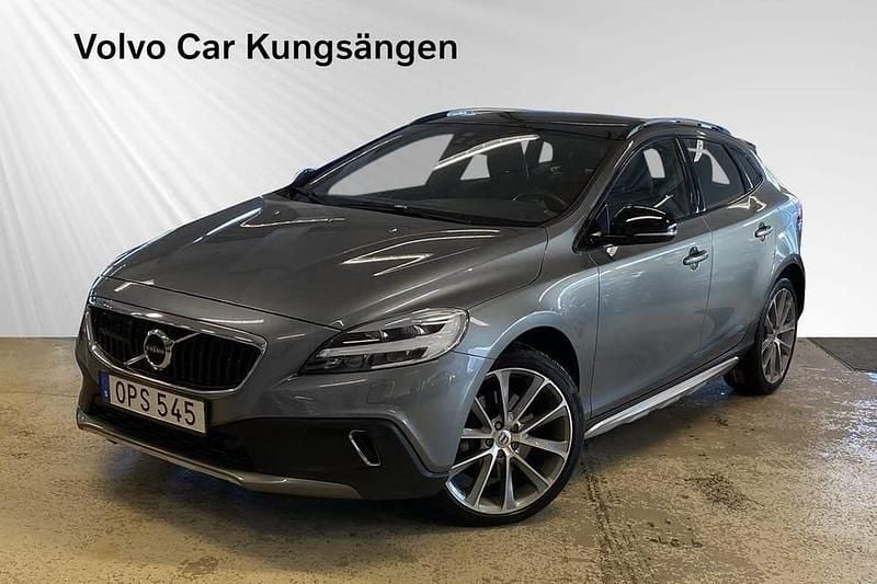 Grå Begagnad 2017 Volvo V40 CC Summum Kombi | 209 900 kr (Marknadspris) - Bild 1/3