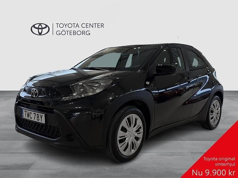 Svart Begagnad 2024 Toyota Aygo X Play SUV | 159 900 kr (Marknadspris) - Bild 1/4