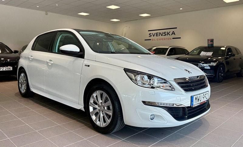 Vit Begagnad 2016 Peugeot 308 Style Halvkombi | 144 900 kr (Marknadspris) - Bild 1/4