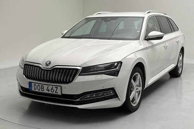Vit Begagnad 2021 Skoda Superb Business Line Kombi | 289 900 kr (Marknadspris) - Bild 1/4