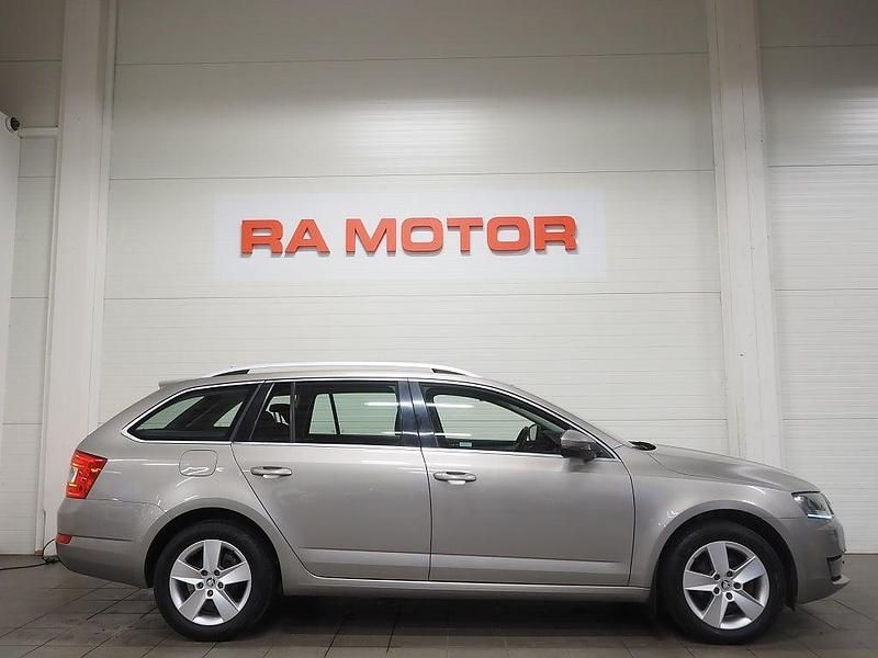 Begagnad Skoda Octavia Elegance 105 HK (77 kW) 2014 Ljusbrun Kombi