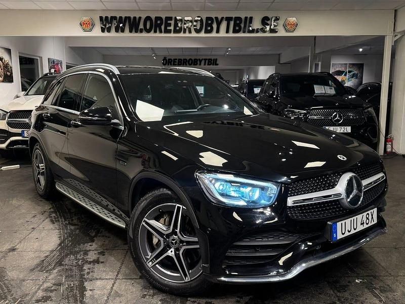Svart Begagnad 2022 Mercedes GLC300 AMG line SUV | 379 900 kr - Bild 1/4