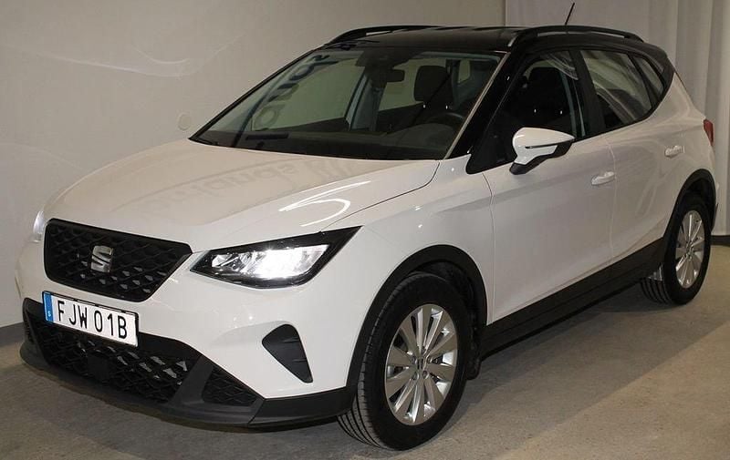 Vit (candy white midnight blac) Begagnad 2023 Seat Arona Style SUV | 189 900 kr (Marknadspris) - Bild 1/4