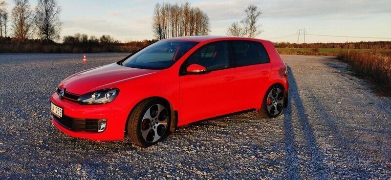 Röd Begagnad 2010 VW Golf VI GTI Halvkombi | 140 000 kr (Dyr) - Bild 1/4
