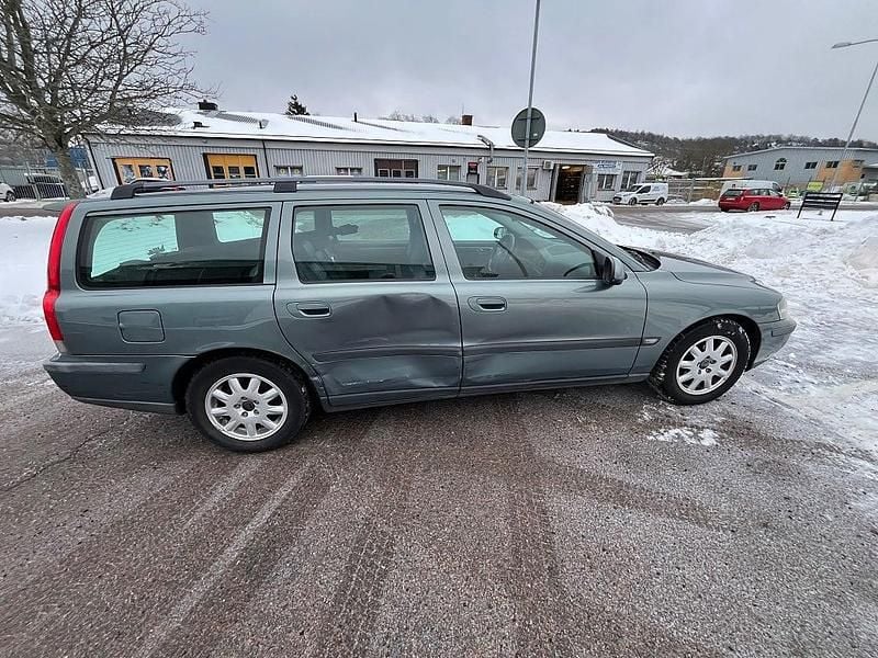 Begagnad Volvo V70 Business Edition 163 HK (119 kW) 2003 Grön Kombi