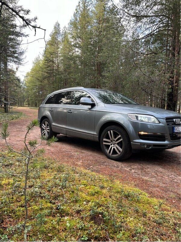Grå Begagnad 2007 Audi Q7 SUV | 118 000 kr (Marknadspris) - Bild 1/4