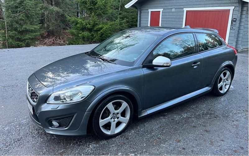 Grå Begagnad 2012 Volvo C30 R-Design Halvkombi | 54 000 kr (Marknadspris) - Bild 1/4