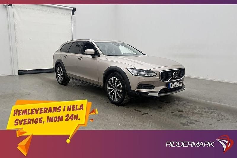 Lgrå Begagnad 2023 Volvo V90 CC Plus Kombi | 418 800 kr (Marknadspris) - Bild 1/3