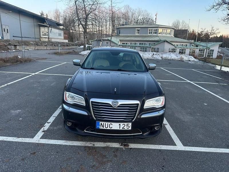 Begagnad Lancia Thema Platinum 239 HK (175 kW) 2012 Brun Sedan