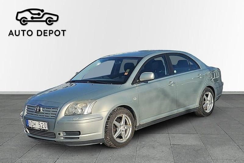 Begagnad Toyota Avensis 129 HK (94 kW) 2005 Ljusgrön Sedan