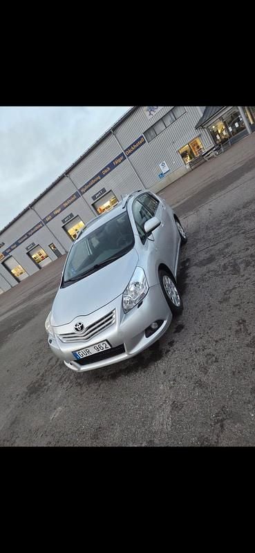 Begagnad 2009 Toyota Verso Minibuss | 81 000 kr (Dyr) - Bild 1/4