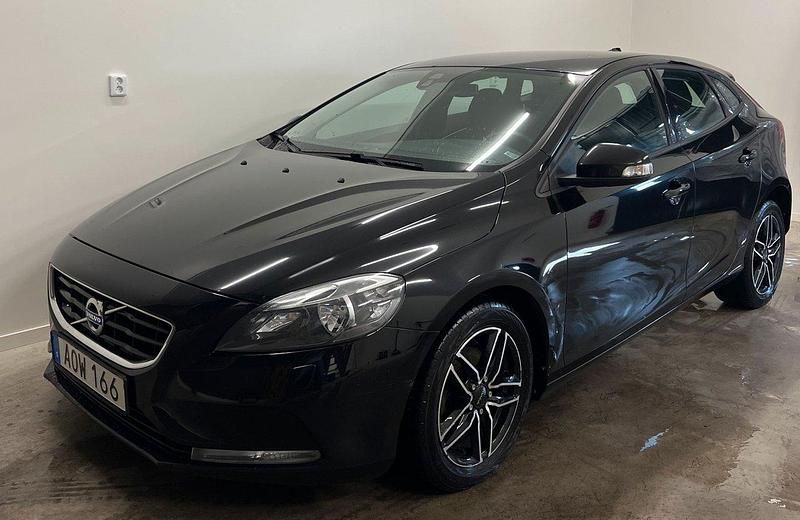 Svart Begagnad 2015 Volvo V40 Kombi | 89 900 kr (Bra pris) - Bild 1/4