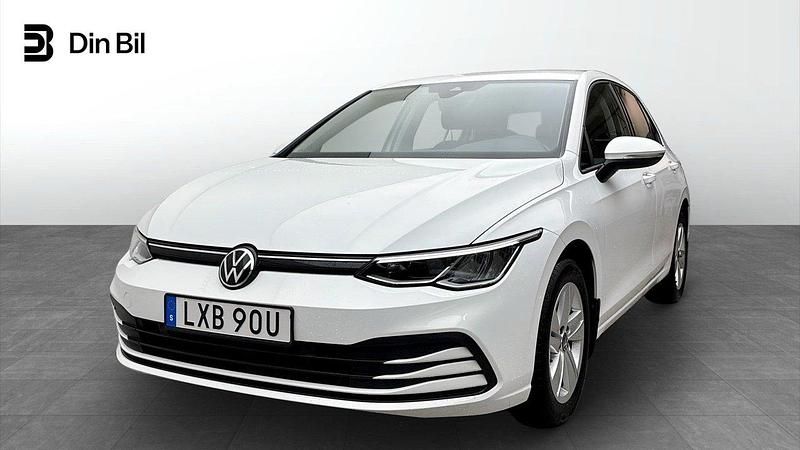 Vit Begagnad 2023 VW Golf VIII Halvkombi | 229 900 kr (Marknadspris) - Bild 1/4