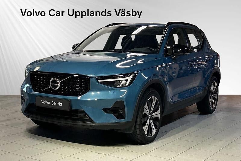 Blå Begagnad 2022 Volvo XC40 Plus SUV | 389 900 kr (Lite dyr) - Bild 1/3