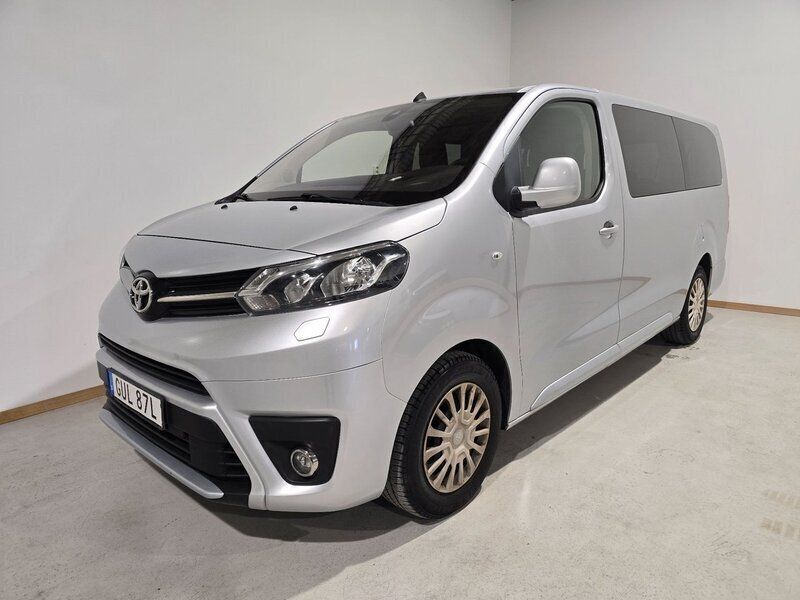 Silver Begagnad 2020 Toyota Proace Verso Kombi | 209 500 kr (Marknadspris) - Bild 1/4