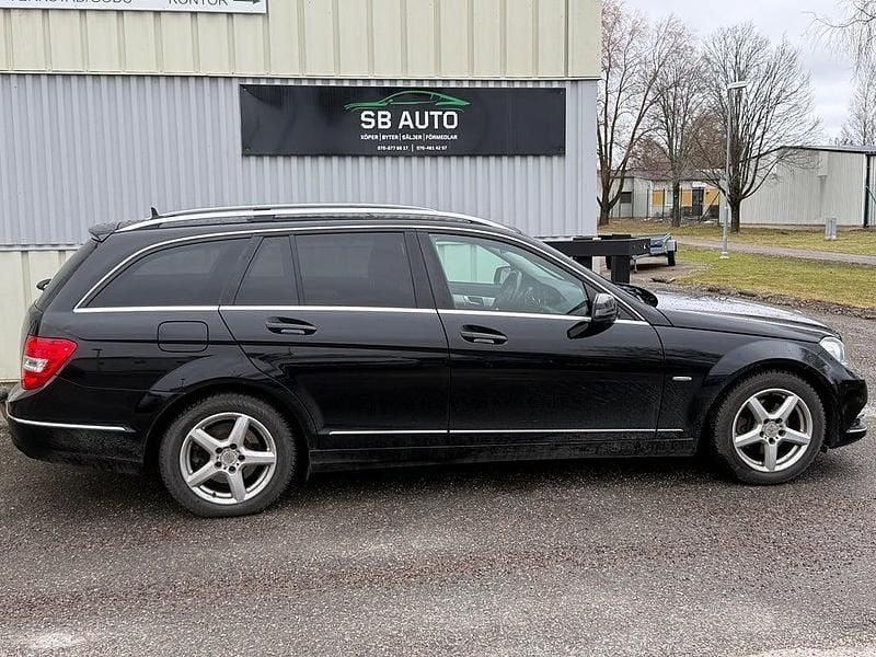 Begagnad Mercedes C220 Avantgarde 170 HK (125 kW) 2011 Svart Kombi