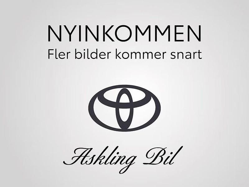 Röd Begagnad 2021 Toyota Corolla Hybrid Style Halvkombi | 229 000 kr (Marknadspris) - Bild 1/1
