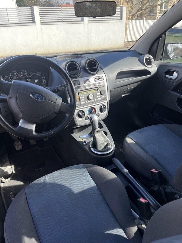 Grå Begagnad 2008 Ford Fiesta Halvkombi | 17 000 kr (Marknadspris) - Bild 1/4