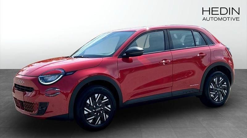 Röd (red) Ny 2025 Fiat 600 Lounge SUV | 305 800 kr (Marknadspris) - Bild 1/4