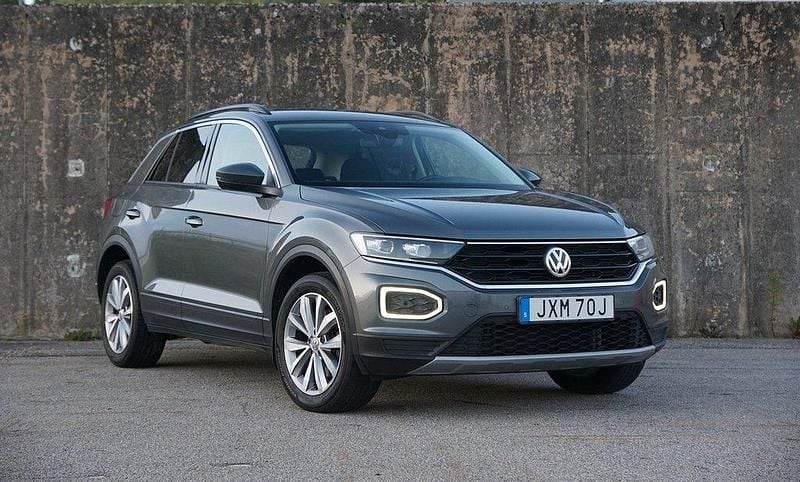 Mörkgrå Begagnad 2018 VW T-Roc SUV | 199 000 kr (Marknadspris) - Bild 1/4