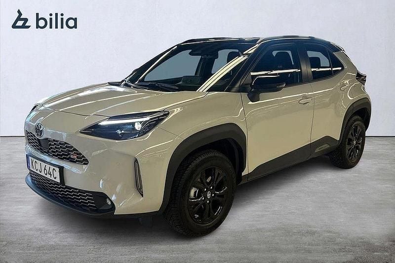 Grå Begagnad 2024 Toyota Yaris Cross Sport SUV | 399 900 kr - Bild 1/3