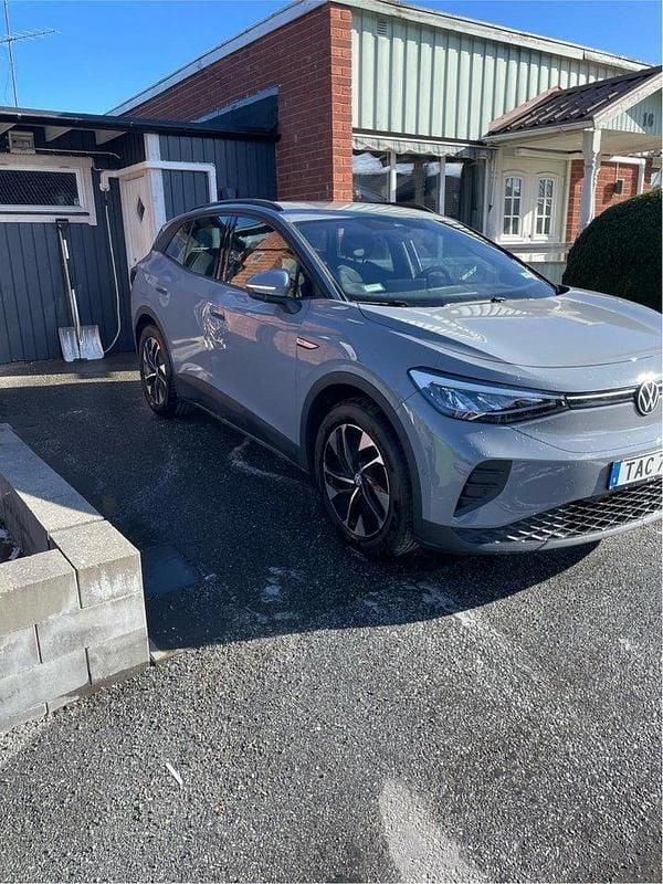 Grå Begagnad 2023 VW ID.4 Pro Performance SUV | 345 000 kr - Bild 1/4