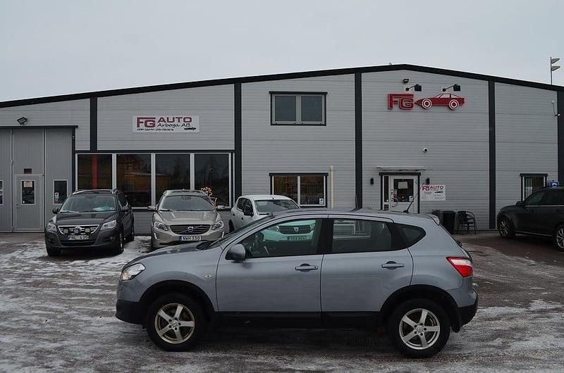 Begagnad Nissan Qashqai 141 HK (103 kW) 2011 Grå SUV
