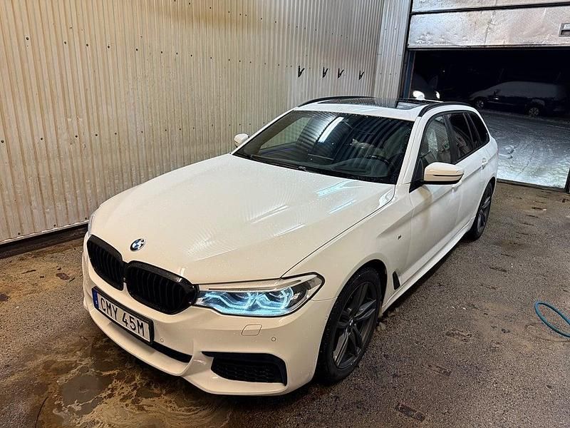 Begagnad BMW 520 M Sport 190 HK (139 kW) 2019 Vit Kombi