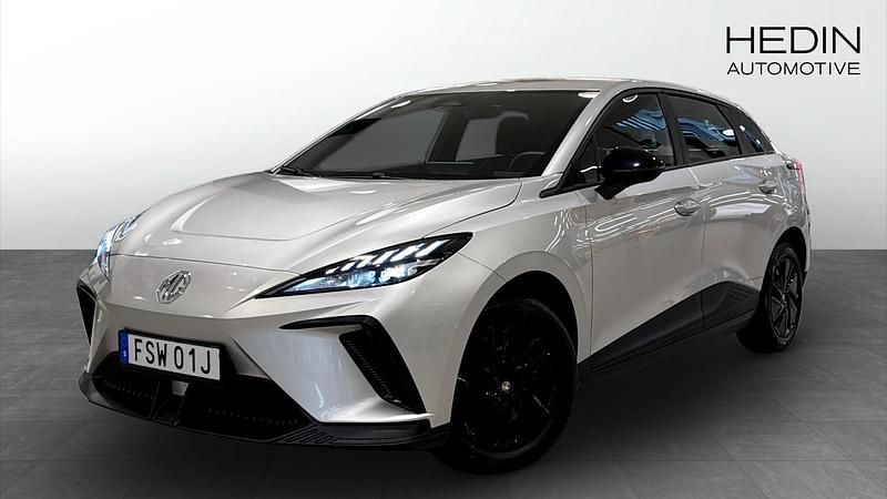 Grå (grey) Begagnad 2023 MG MG4 EV Halvkombi | 244 900 kr (Marknadspris) - Bild 1/4