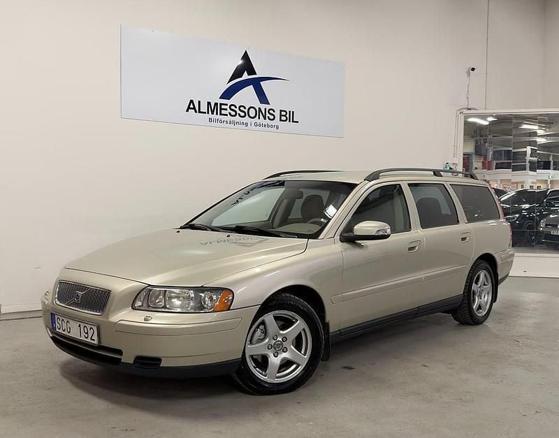 Begagnad Volvo V70 Kinetic 140 HK (102 kW) 2006 Grön Kombi