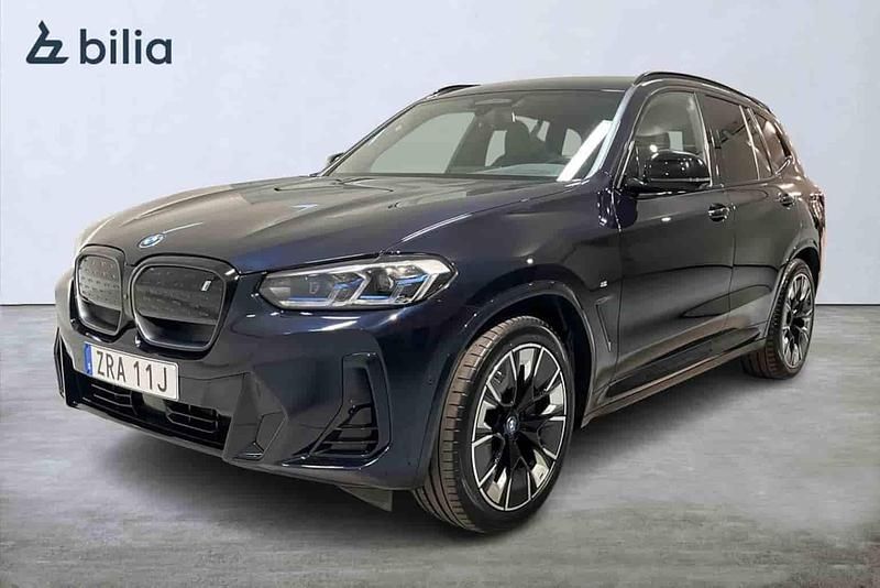 Svart Begagnad 2022 BMW iX3 SUV | 499 800 kr (Marknadspris) - Bild 1/1