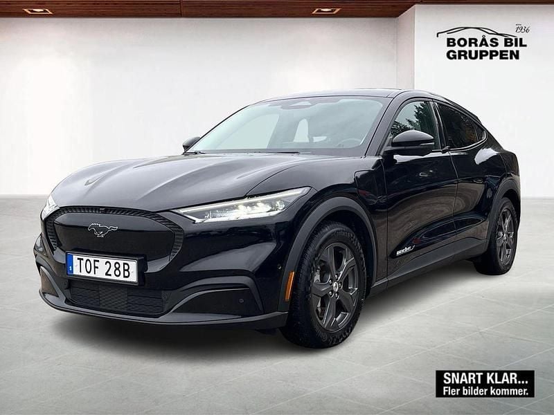 Svart Begagnad 2021 Ford Mustang Mach-E SUV | 339 000 kr (Marknadspris) - Bild 1/1