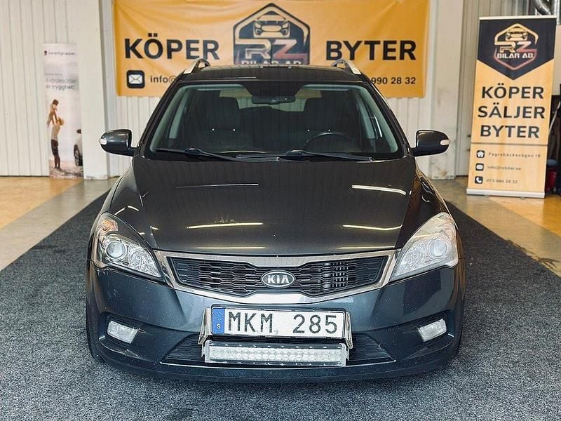 Grå Begagnad 2010 Kia Ceed Sportswagon 4 Kombi | 34 900 kr (Marknadspris) - Bild 1/4