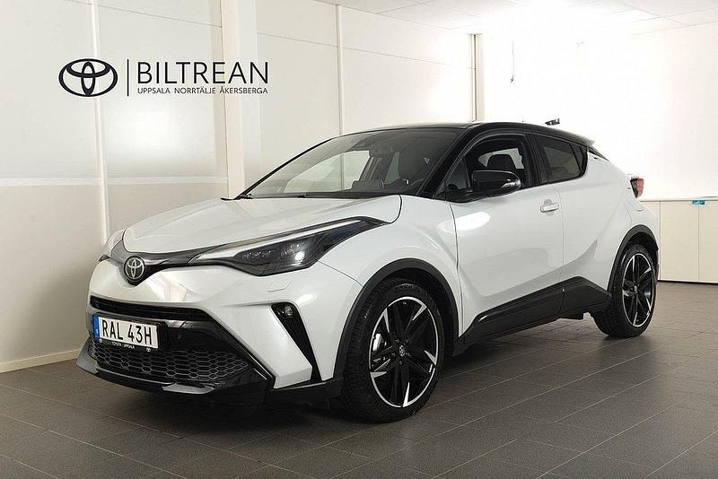 Grå Begagnad 2023 Toyota C-HR Sport SUV | 319 900 kr - Bild 1/4