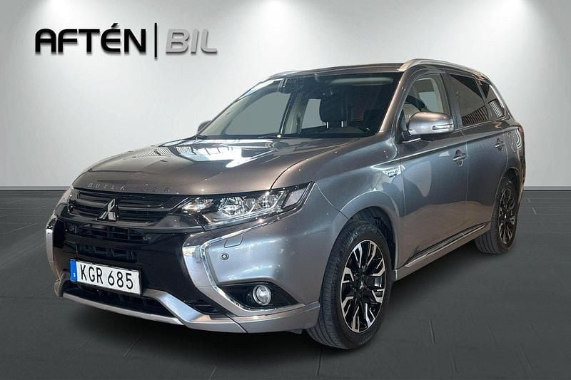 Grå Begagnad 2017 Mitsubishi Outlander P-HEV SUV | 174 700 kr (Marknadspris) - Bild 1/3