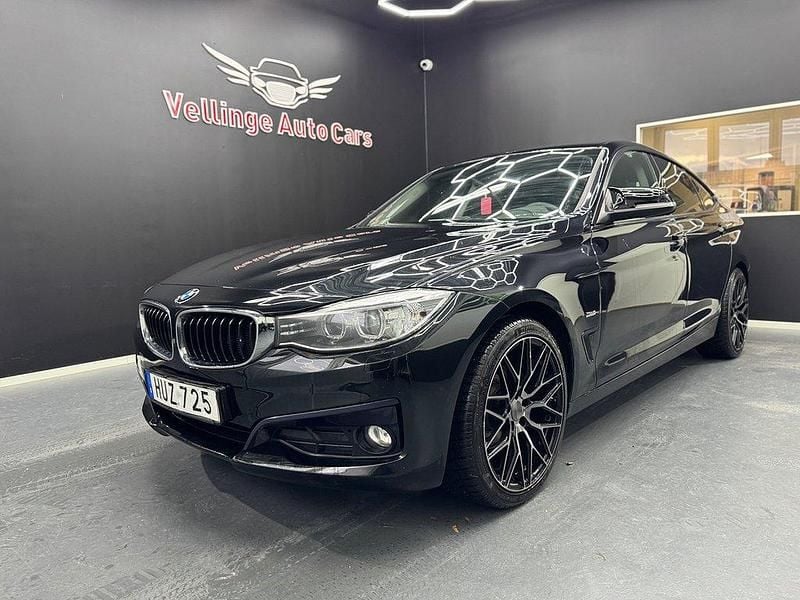 Svart Begagnad 2015 BMW 320 Gran Turismo Sport Line Halvkombi | 159 900 kr (Marknadspris) - Bild 1/4
