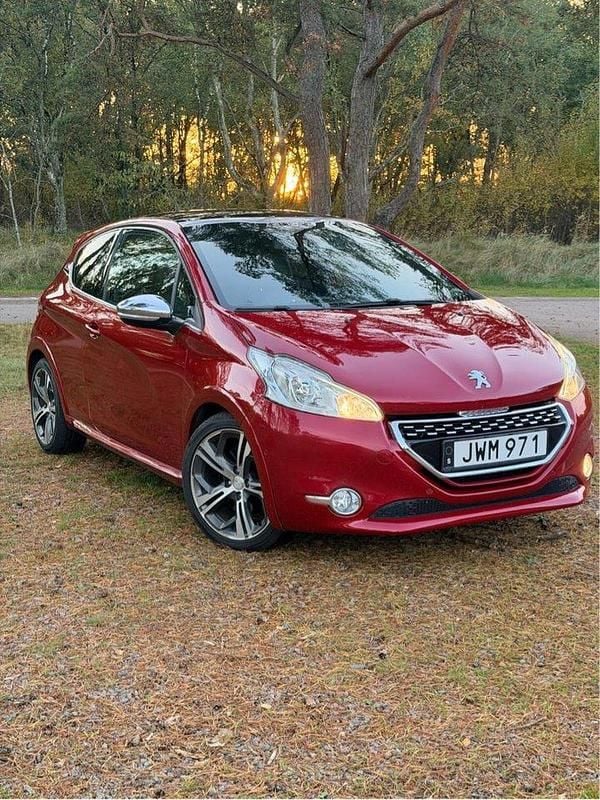 Röd Begagnad 2013 Peugeot 208 GTi Halvkombi | 75 500 kr (Marknadspris) - Bild 1/4