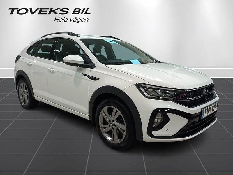 Vit (pure white) Begagnad 2023 VW Taigo R-line SUV | 239 000 kr (Marknadspris) - Bild 1/4