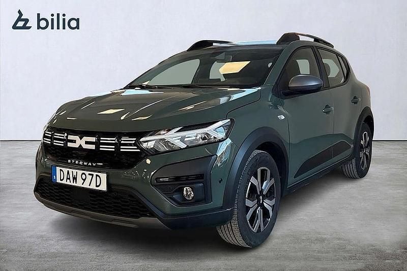 Grå Begagnad 2022 Dacia Sandero Stepway SUV | 149 900 kr (Bra pris) - Bild 1/3