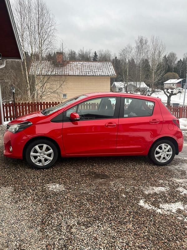 Begagnad Toyota Yaris 99 HK (72 kW) 2016