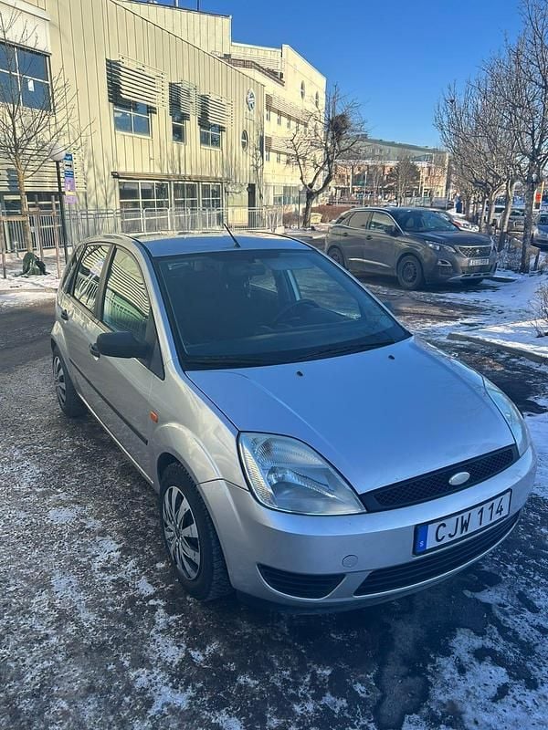 Begagnad Ford Fiesta 70 HK (51 kW) 2006 Halvkombi