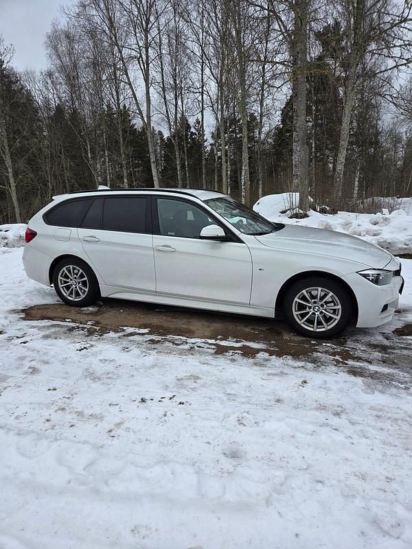 Begagnad BMW 320 M Sport 190 HK (139 kW) 2019 Alpinvit Kombi