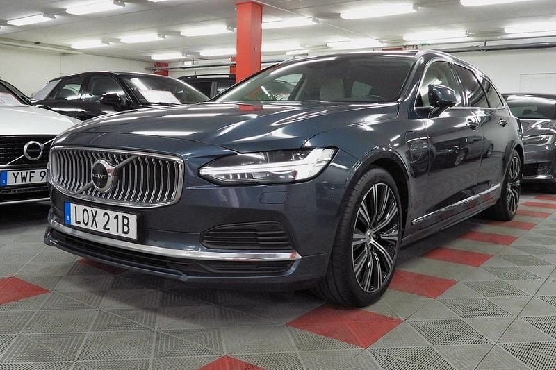 Vit (blå) Begagnad 2021 Volvo V90 Inscription Kombi | 289 500 kr (Marknadspris) - Bild 1/4