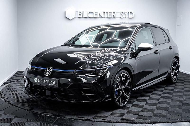 Svart Begagnad 2024 VW Golf VIII R Halvkombi | 579 900 kr - Bild 1/4