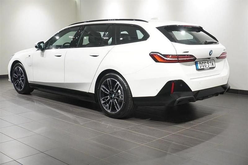 Begagnad BMW 530 Efficient Dynamics 299 HK (219 kW) 2025 Alpinvit Kombi